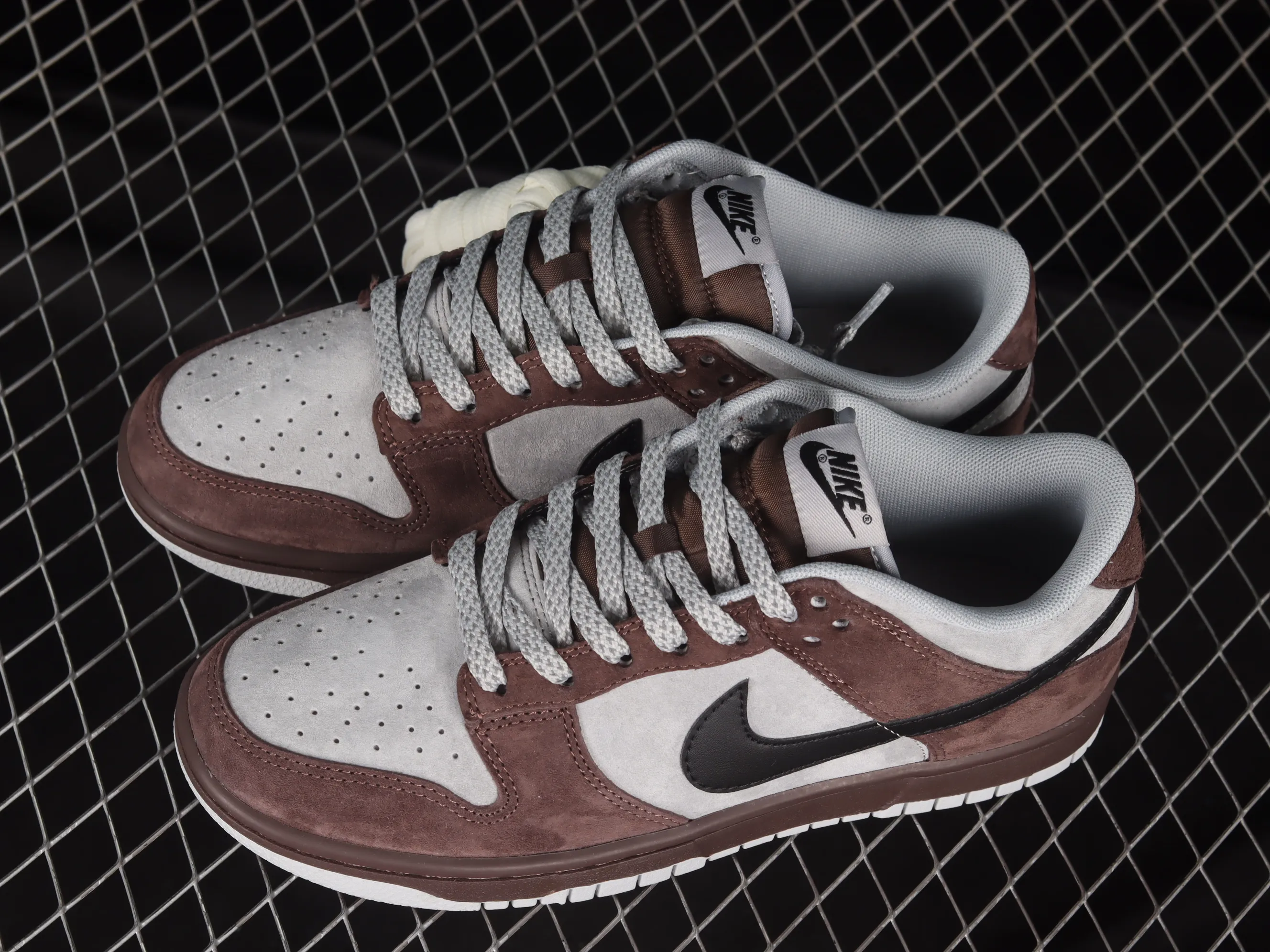 All Categories Nk SB Dunk Series Nk SB Dunk Low Low-top sneakers Otomo Katsuhiro x Nk SB Dunk Low "Steamboy OST" Creative customization collaboration Otomo Katsuhiro co-branded SB low-top sports and leisure sneakers DD9606-123